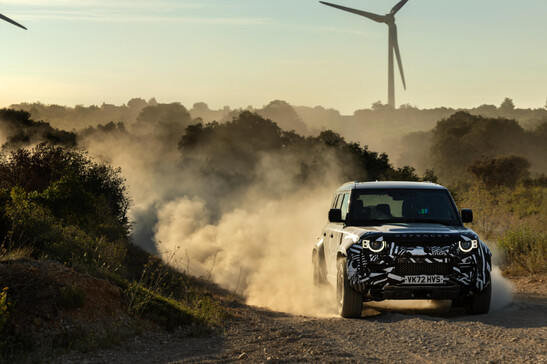 Land Rover Defender OCTA debutterà il 3 luglio