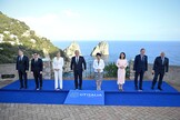 La foto dei ministri Esteri davanti ai Faraglioni